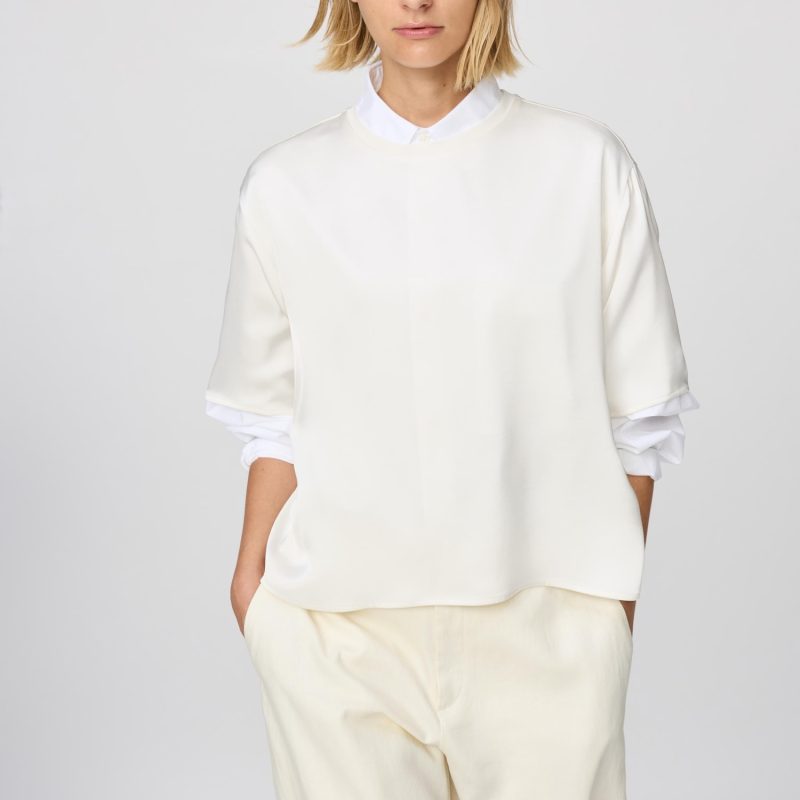 Атласная короткая блузка оверсайз (с коротким рукавом)