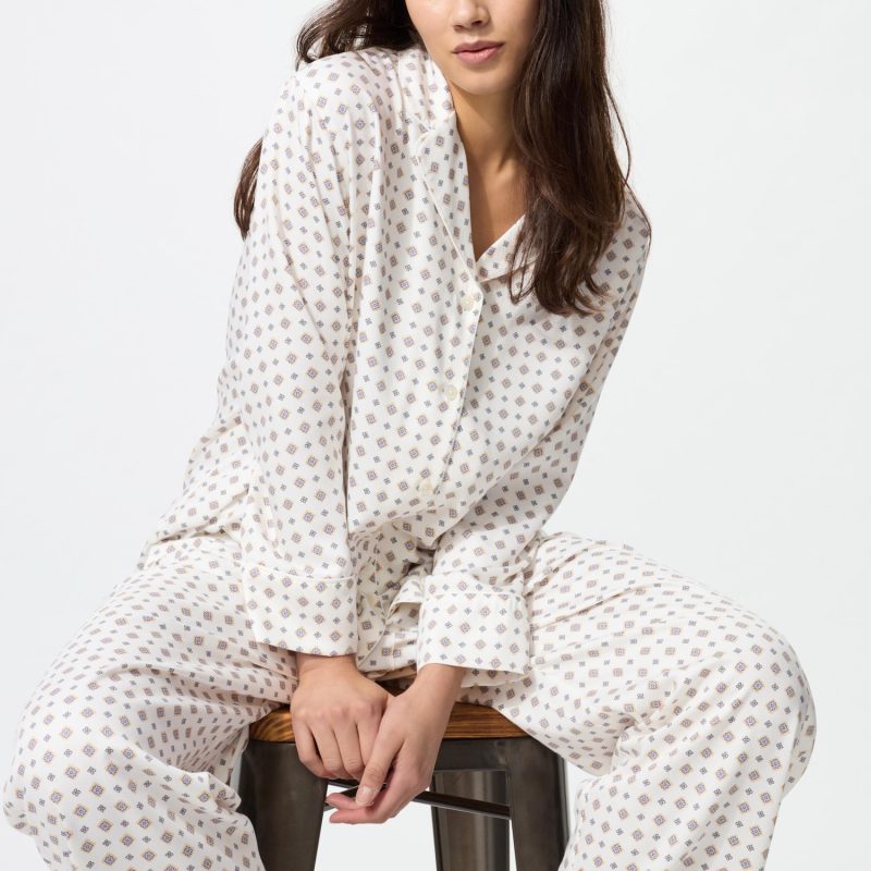 Атласная пижама (длинный рукав, геометрическая форма)