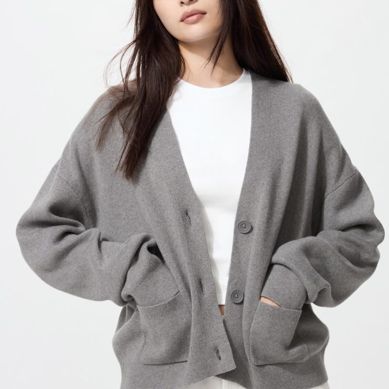 Гладкий хлопчатобумажный кардиган с V-образным вырезом