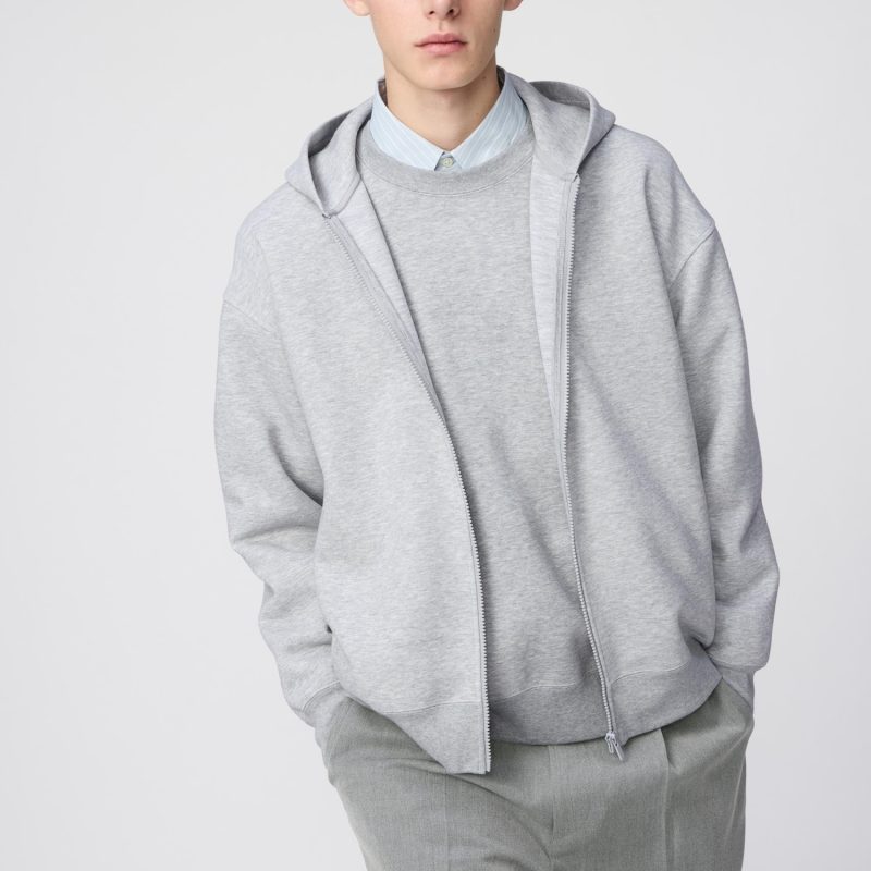 Объемная спортивная толстовка с капюшоном на молнии