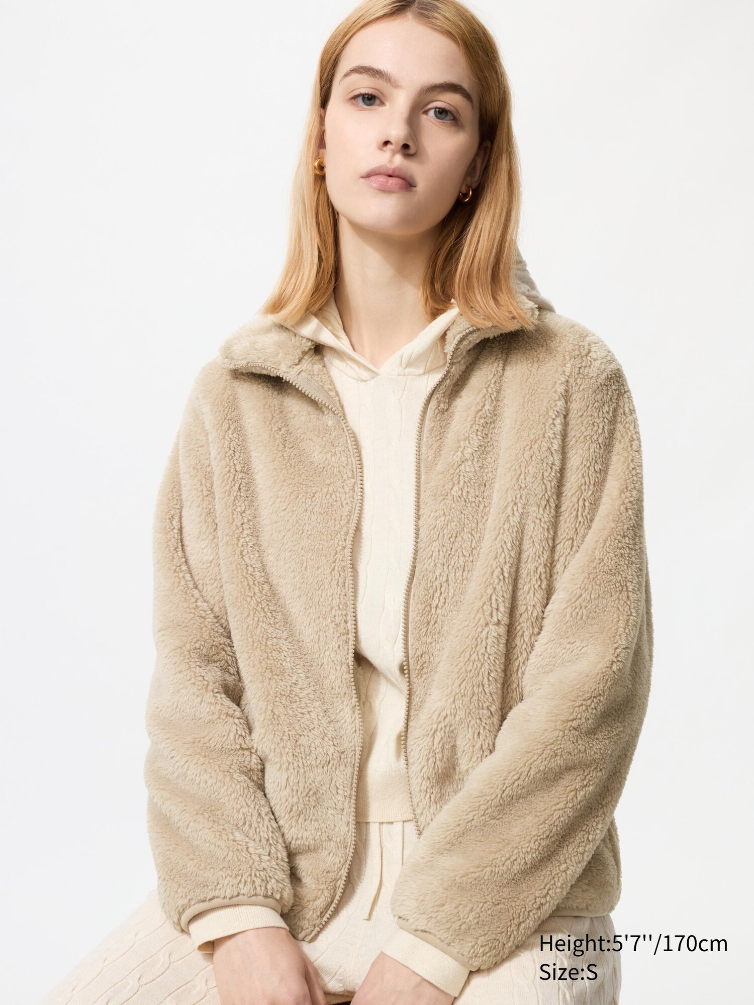 Куртка на молнии из пушистой пряжи и флиса