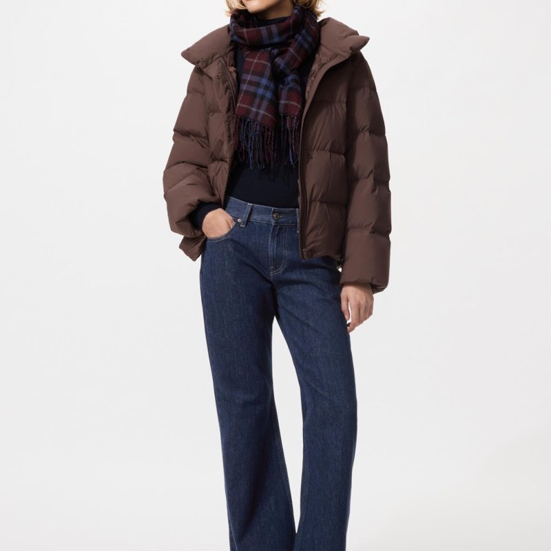 Джинсы с глубоким вырезом