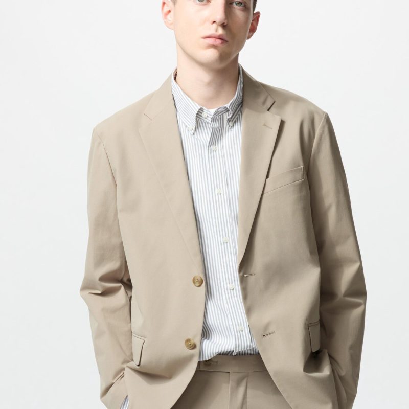 Куртка с капюшоном (светлая)