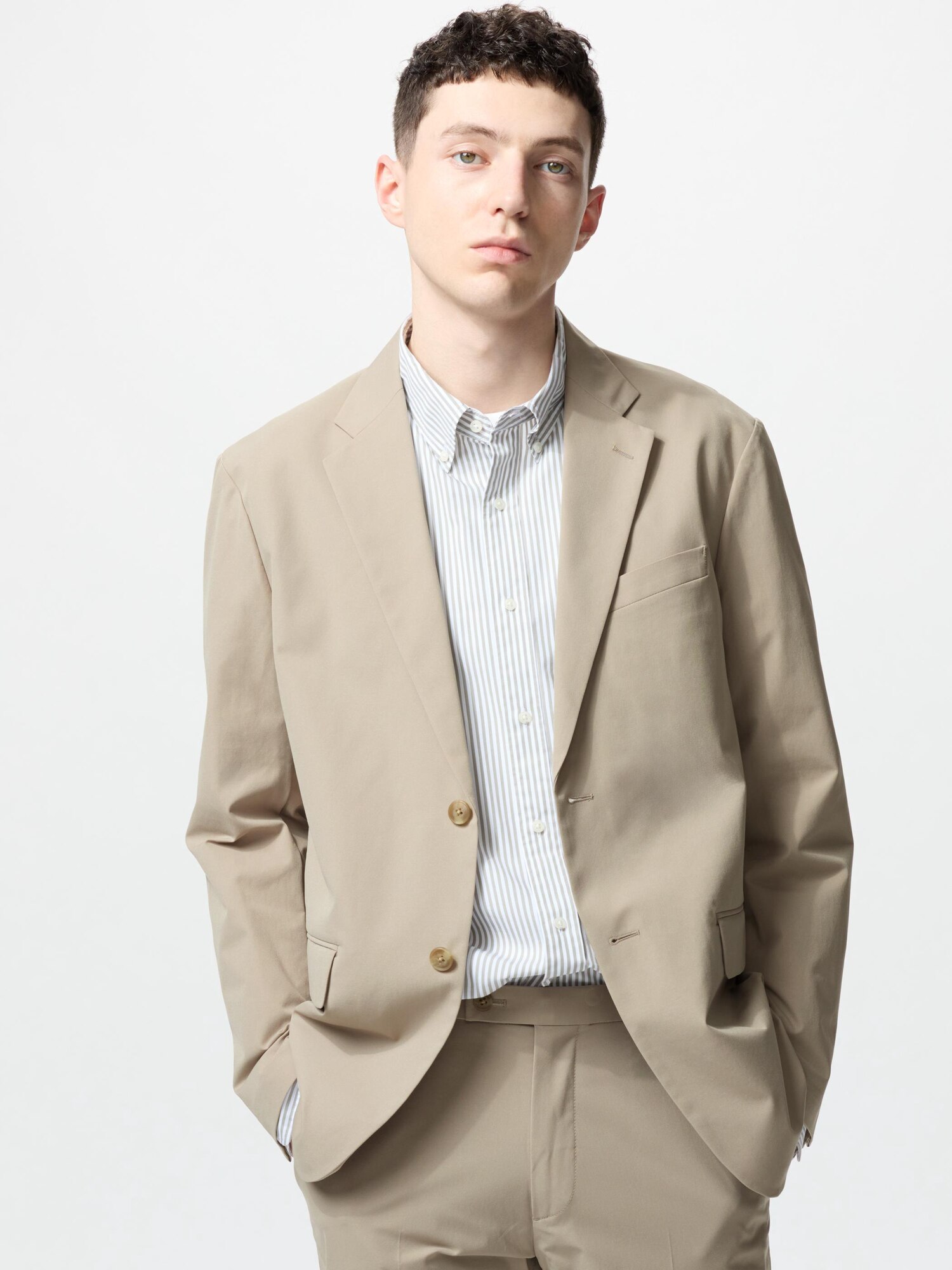 Куртка с капюшоном (светлая)