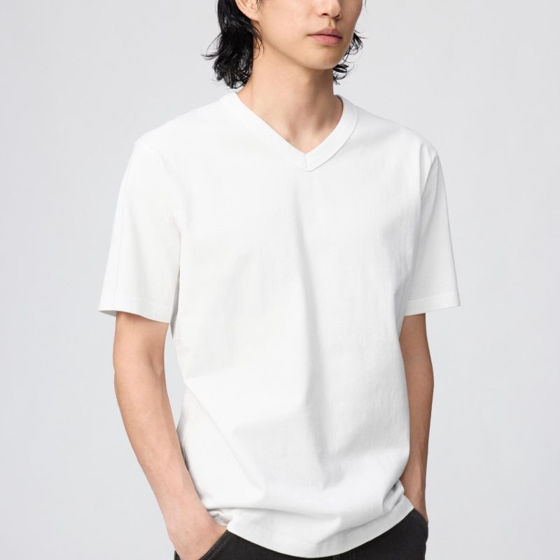 Футболка с V-образным вырезом