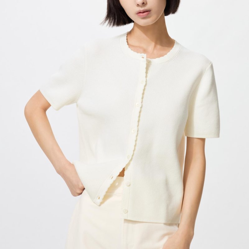 Гарнитур с V-образным вырезом и короткими рукавами