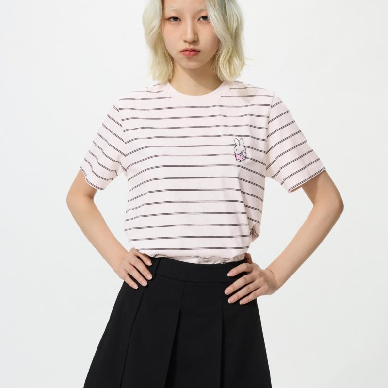 Футболка UT с принтом цветущей Миффи (с коротким рукавом) 1E