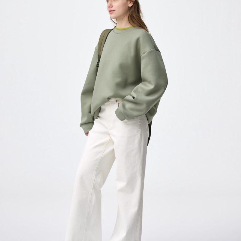 Джинсы с расклешенным низом GU