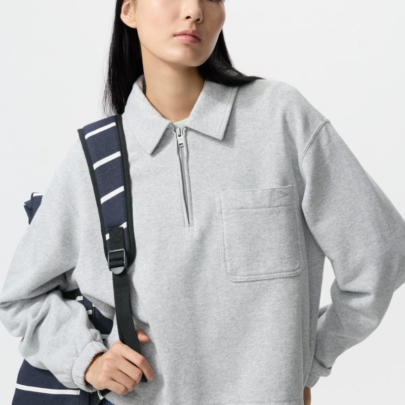 Свитшот с наполовину выступающим капюшоном