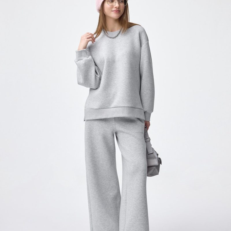 Свободные свитшотные брюки с пышными рукавами GU