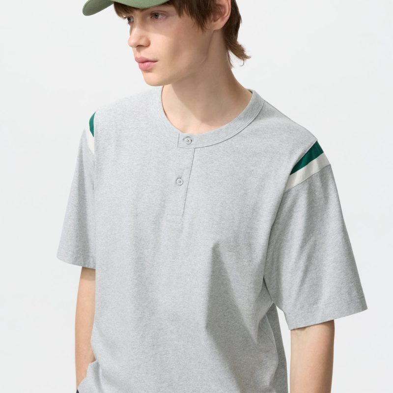 Футболка с воротником-стойкой