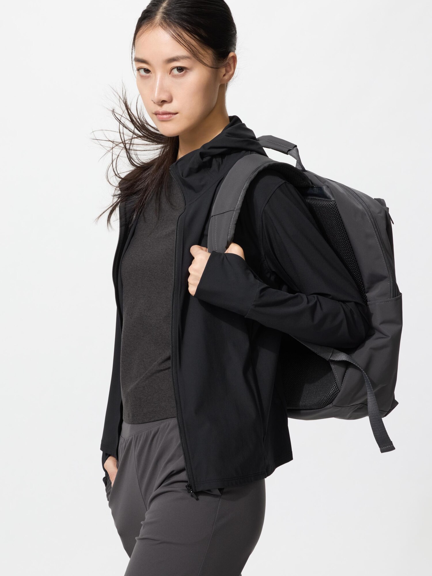 Ультратянущий худи с защитой от УФ и технологией AIRism