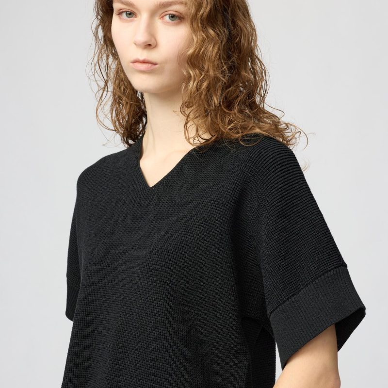 Свитер с V-образным вырезом (с коротким рукавом)