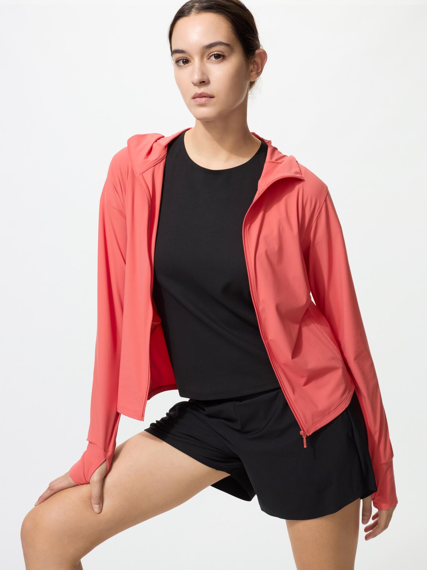 Ультратянущий худи с защитой от УФ и технологией AIRism