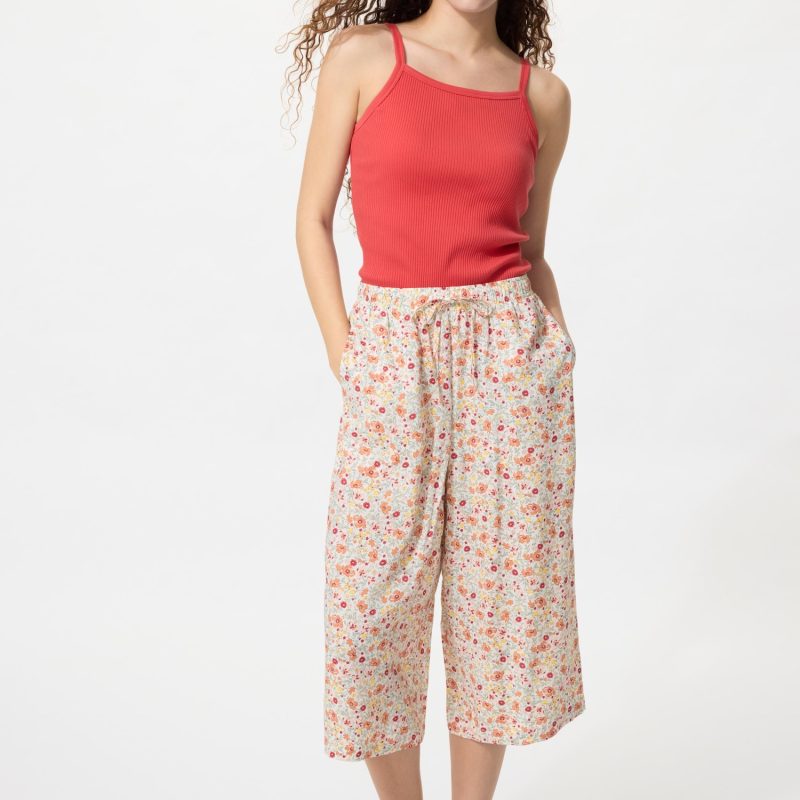 Короткие брюки из вискозы RELACO с цветочным принтом