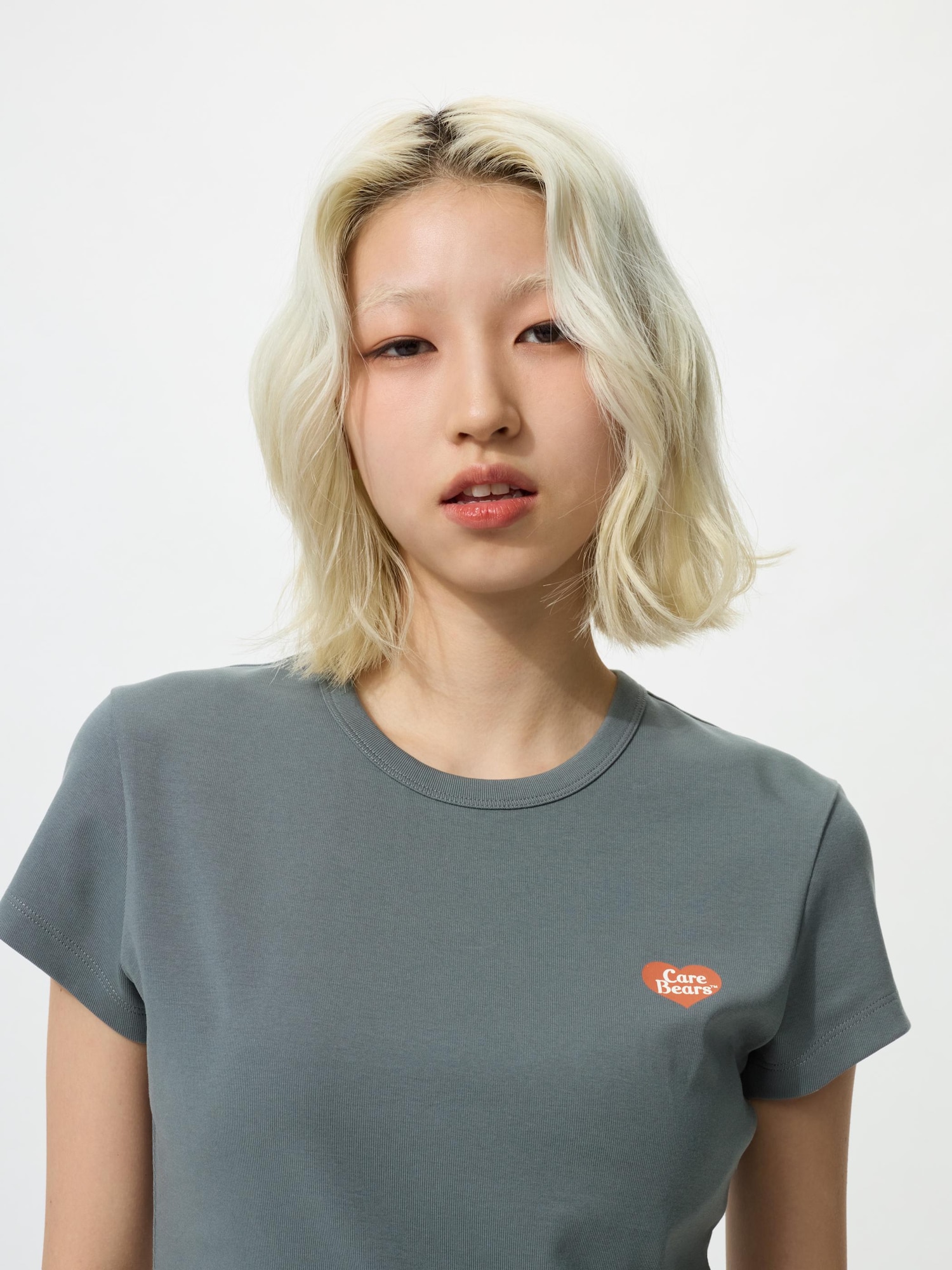 Графичная футболка UT с жизнерадостными персонажами, короткий рукав, 1В