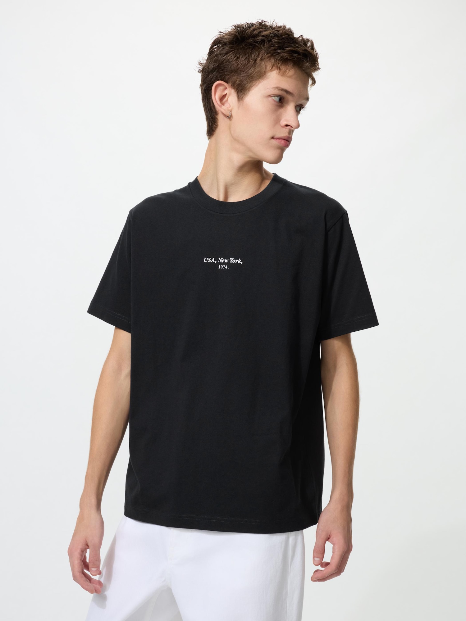 Фото UT (футболка с принтом, короткий рукав)