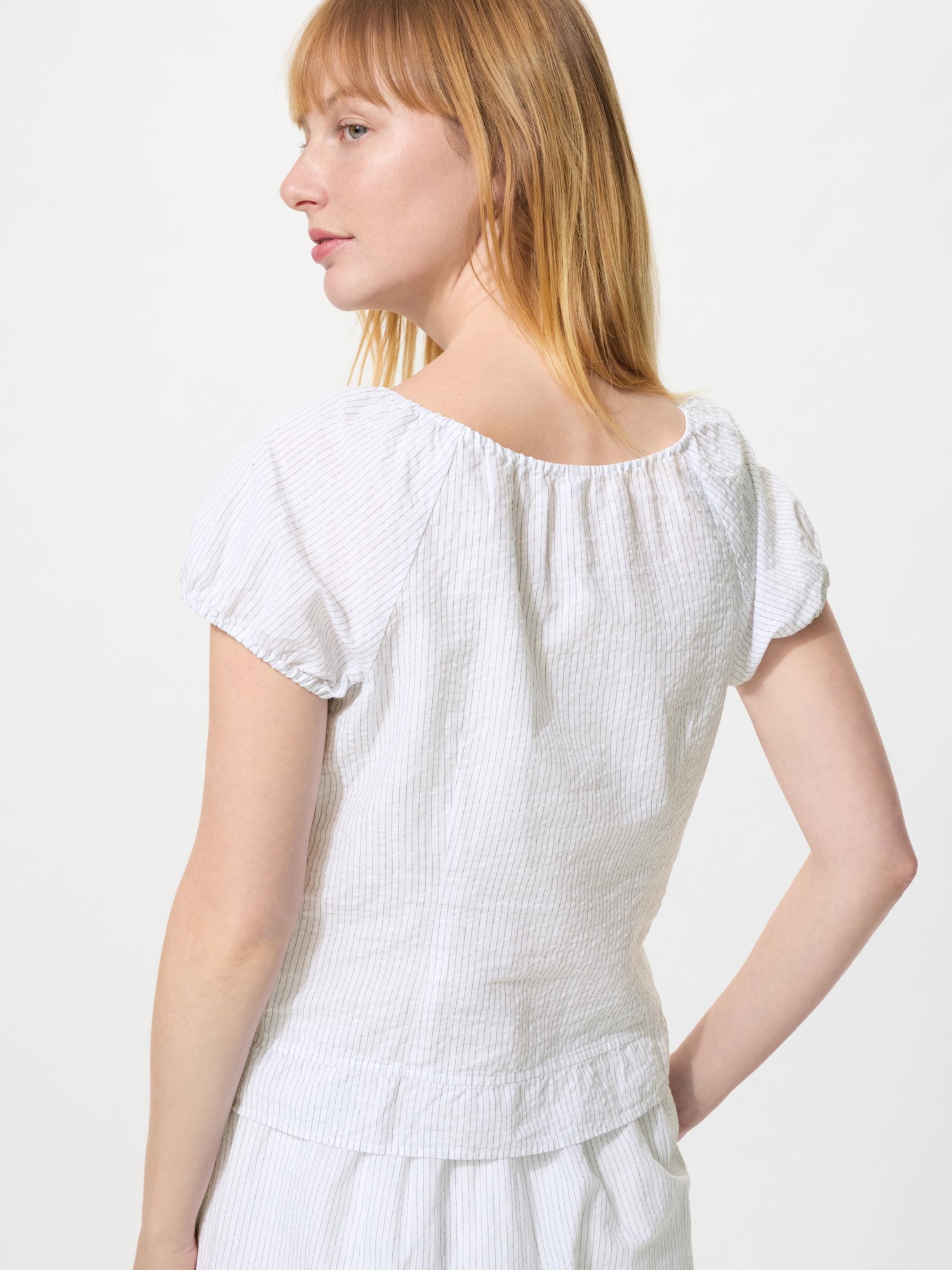 Блузка с круглым вырезом из смесовой льняной ткани (короткий рукав)