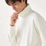 Ультратеплая футболка-водолазка HEATTECH с высоким воротом