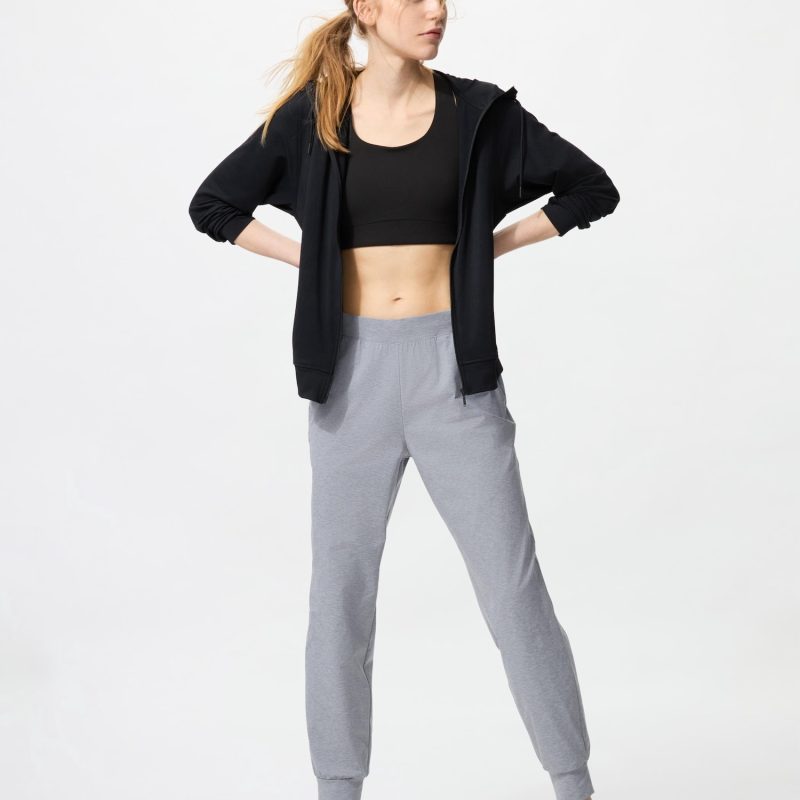 Ультрастягивающиеся джоггеры AIRism для бега трусцой