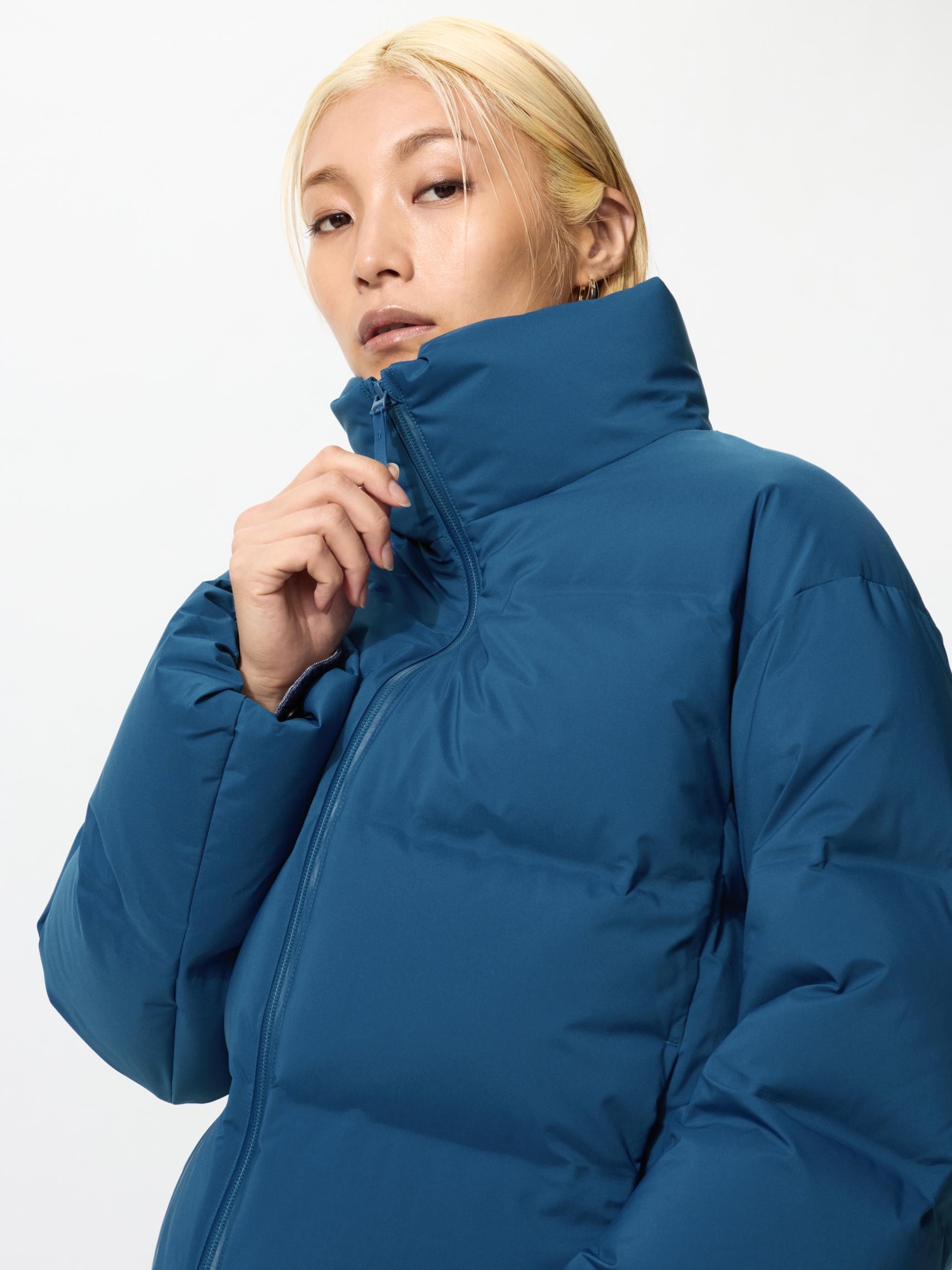 Бесшовный пуховик с коротким рукавом