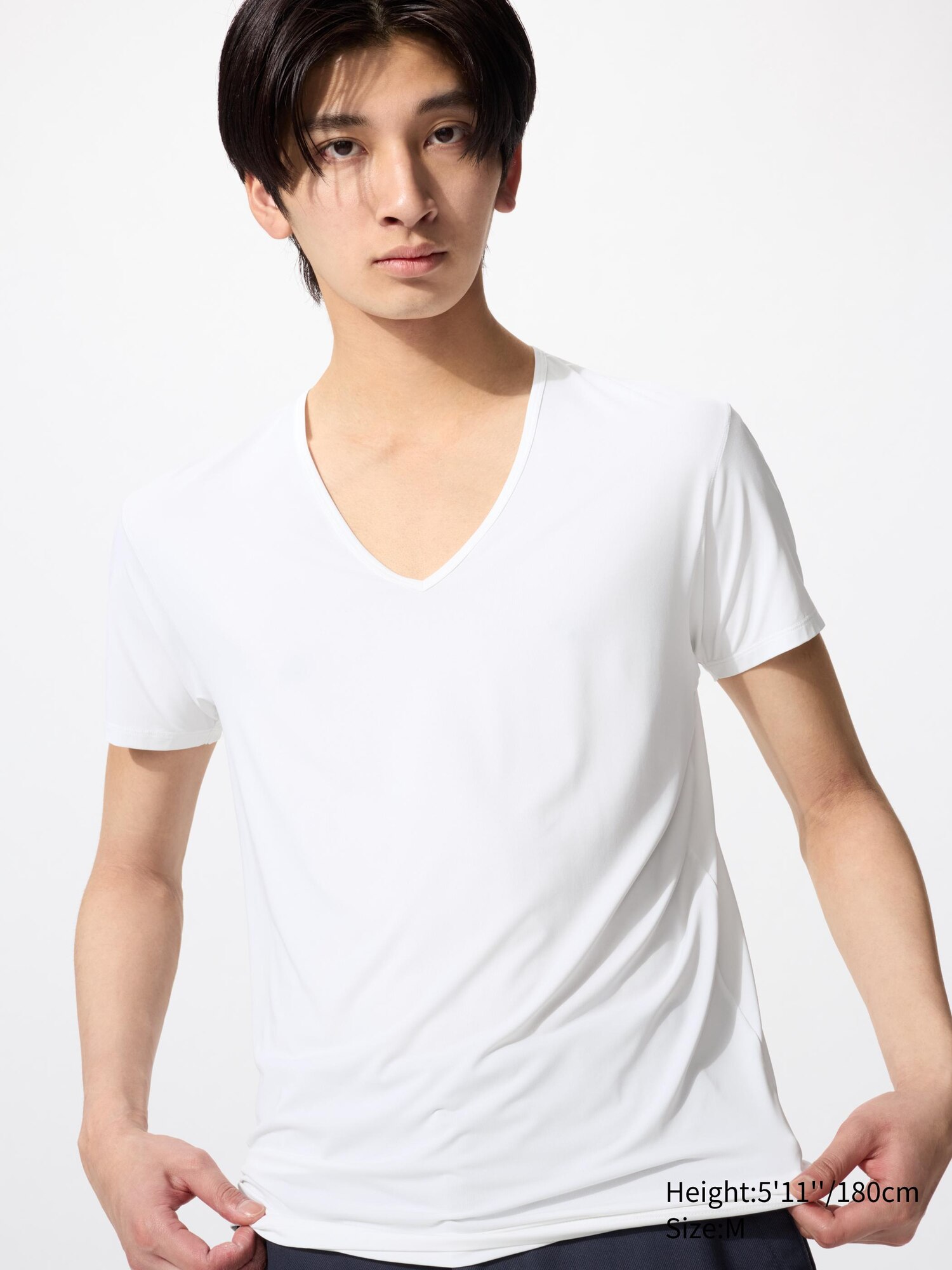 Футболка с V-образным вырезом AIRism