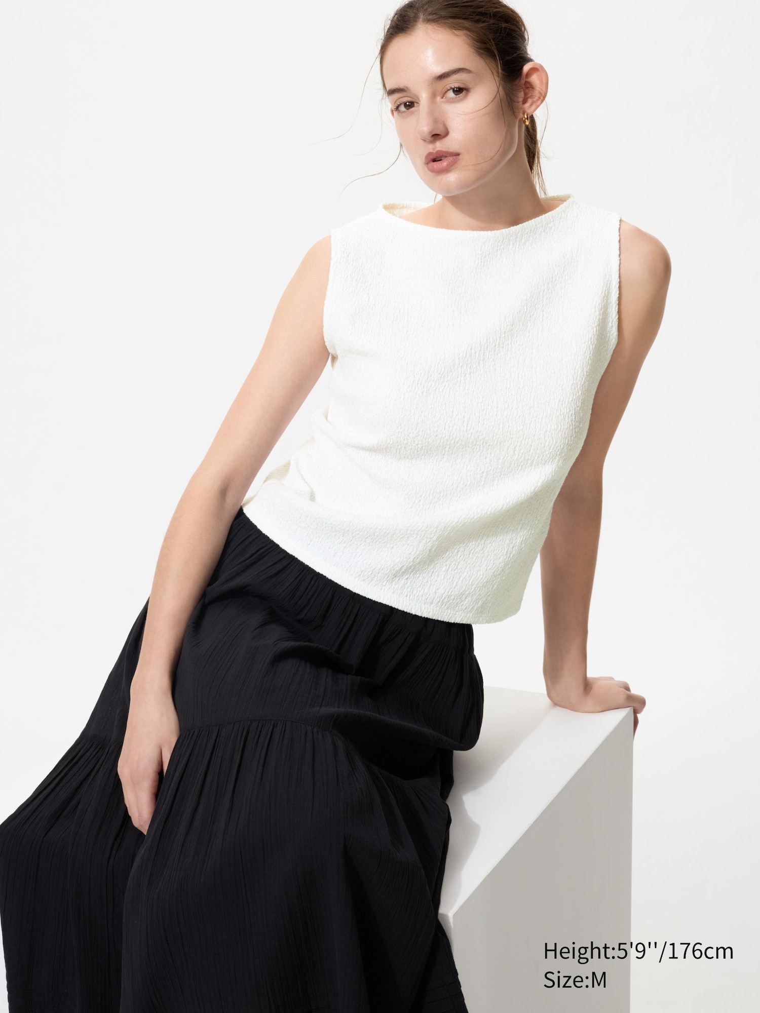 Футболка с гофрированным вырезом лодочкой (без рукавов)