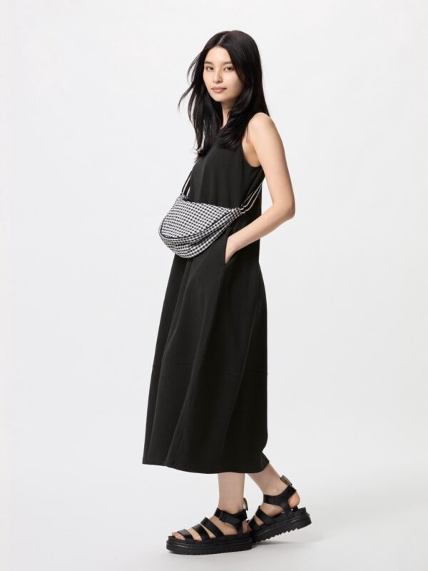 Трикотажное платье-баллончик без рукавов