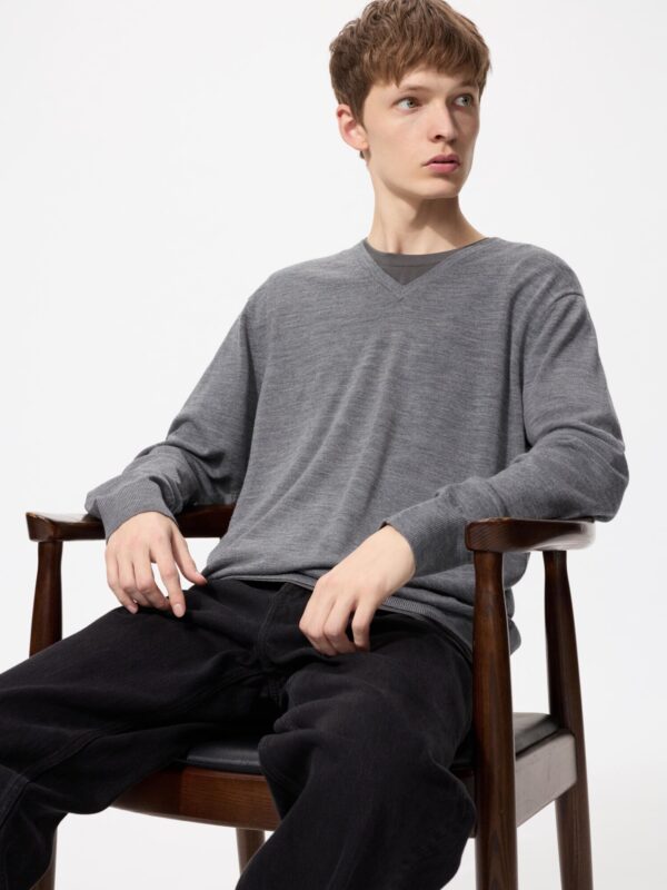 Свитер с V-образным вырезом из мериноса