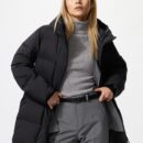 Бесшовное пуховое короткое пальто