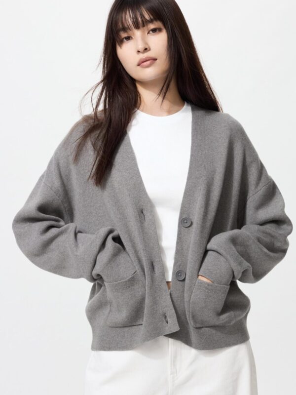 Короткий кардиган из гладкого хлопка с V-образным вырезом