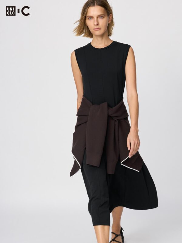 Платье с прилегающим верхом и расклешённой юбкой, без рукавов