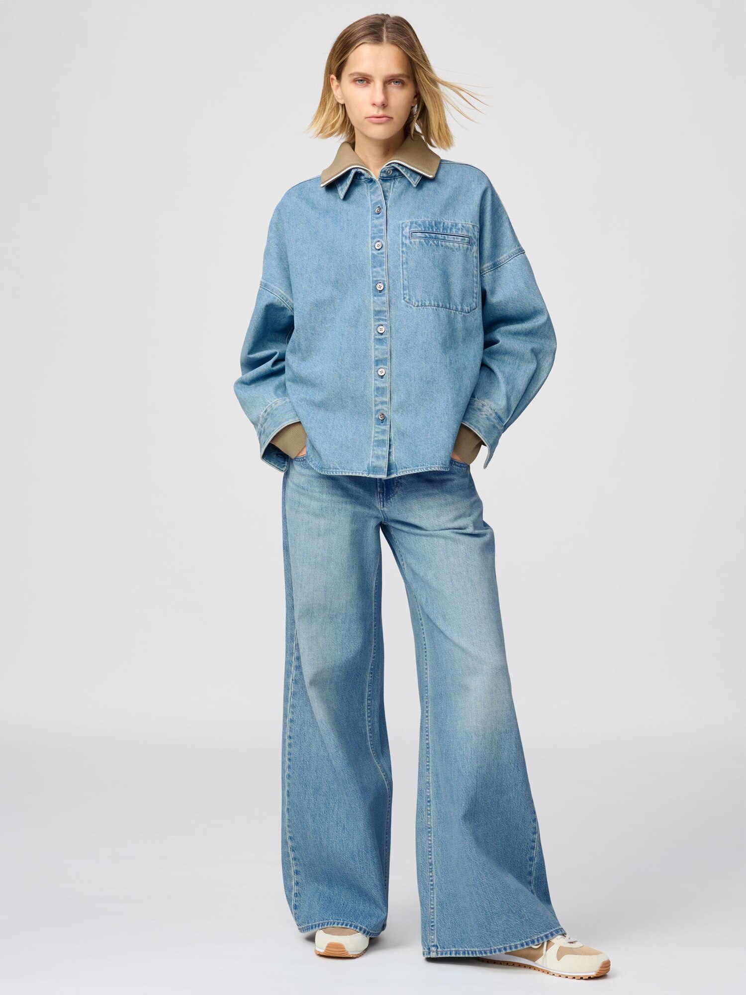 Низкие широкие джинсы