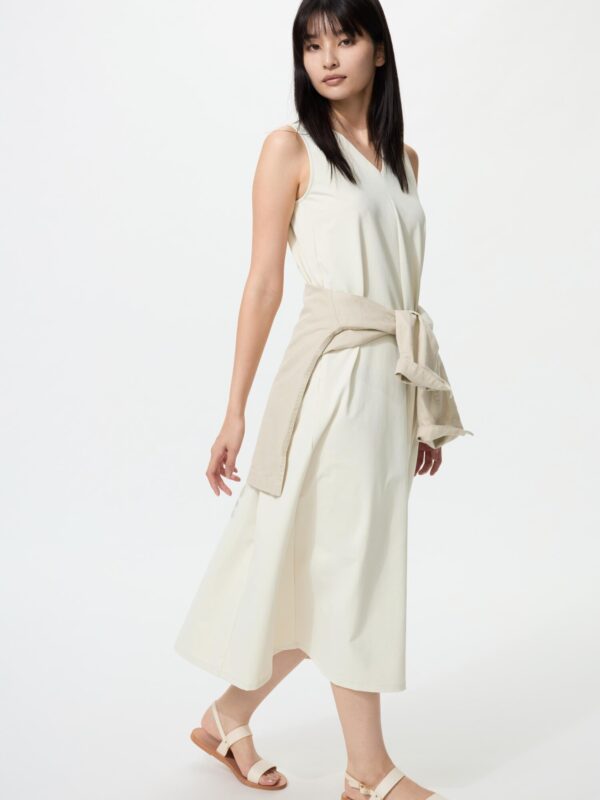 Суперэластичное платье с V-образным вырезом без рукавов