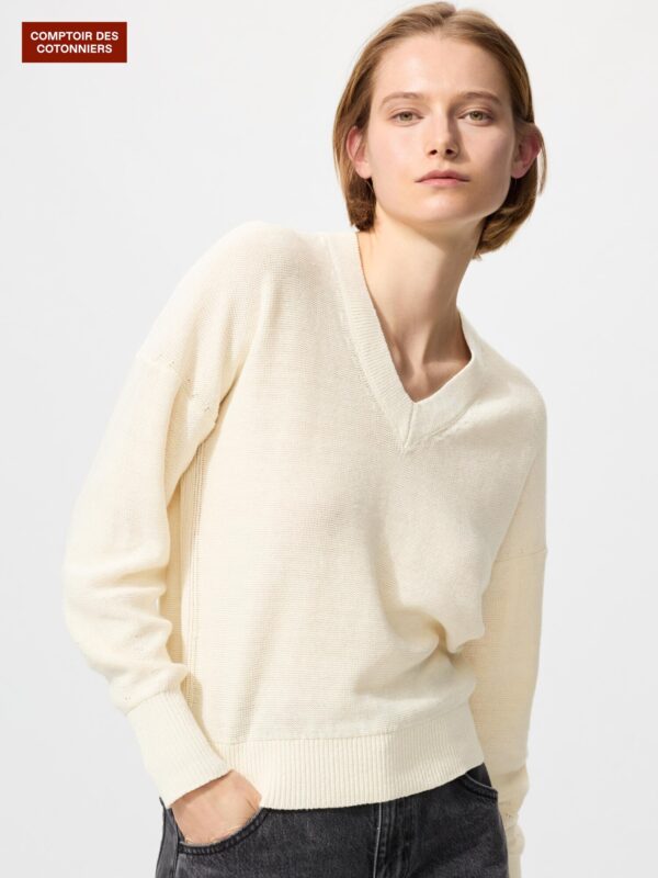 Льняной V-образный свитер