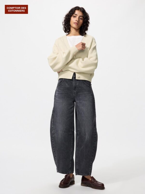 Джинсы с бочкообразными штанинами