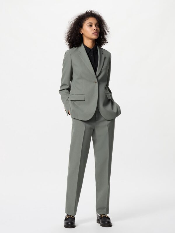 Впечатляющие узкие брюки