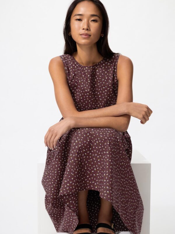 Платье с присборенной талией без рукавов цветочное