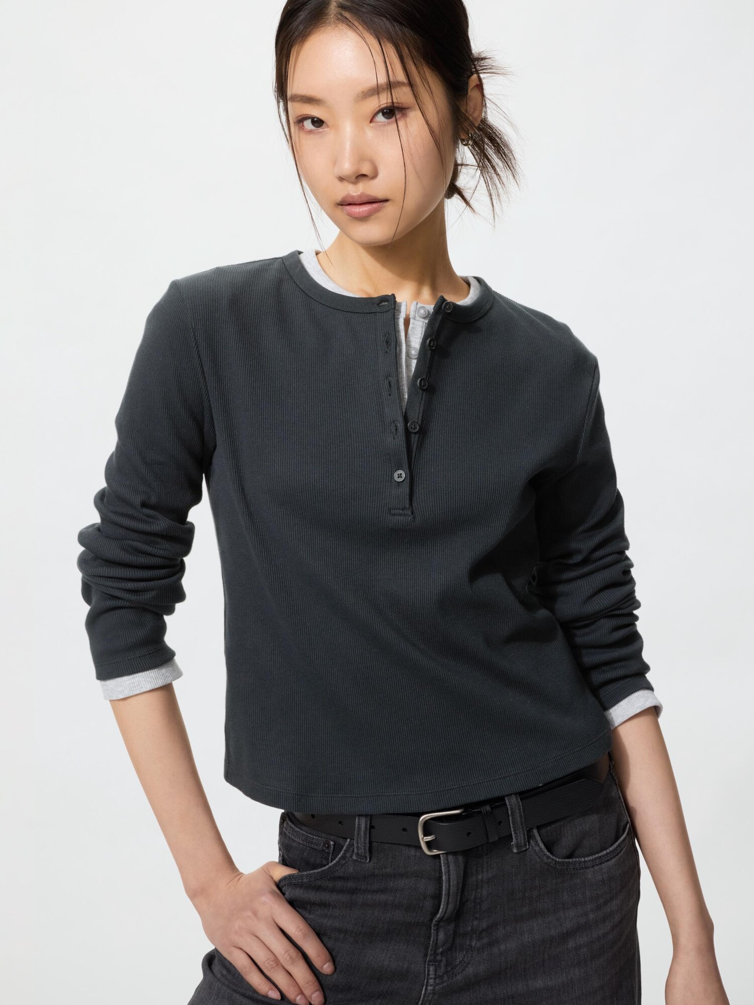 Футболка с вырезом "Генри" в рубчик