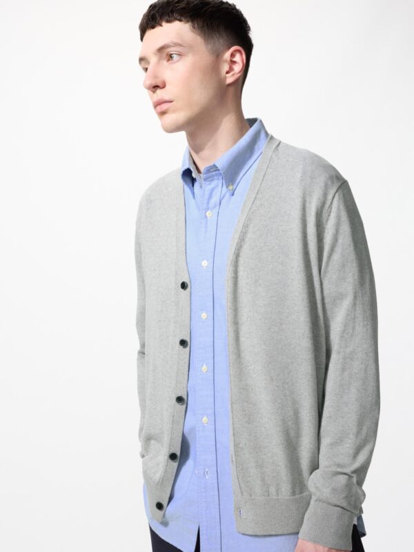 Вязаный кардиган с V-образным вырезом