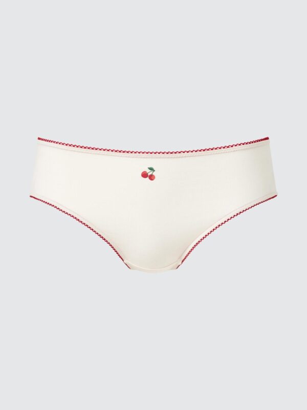 Шорты из мягкого модала (средняя посадка) с акцентом на одну деталь