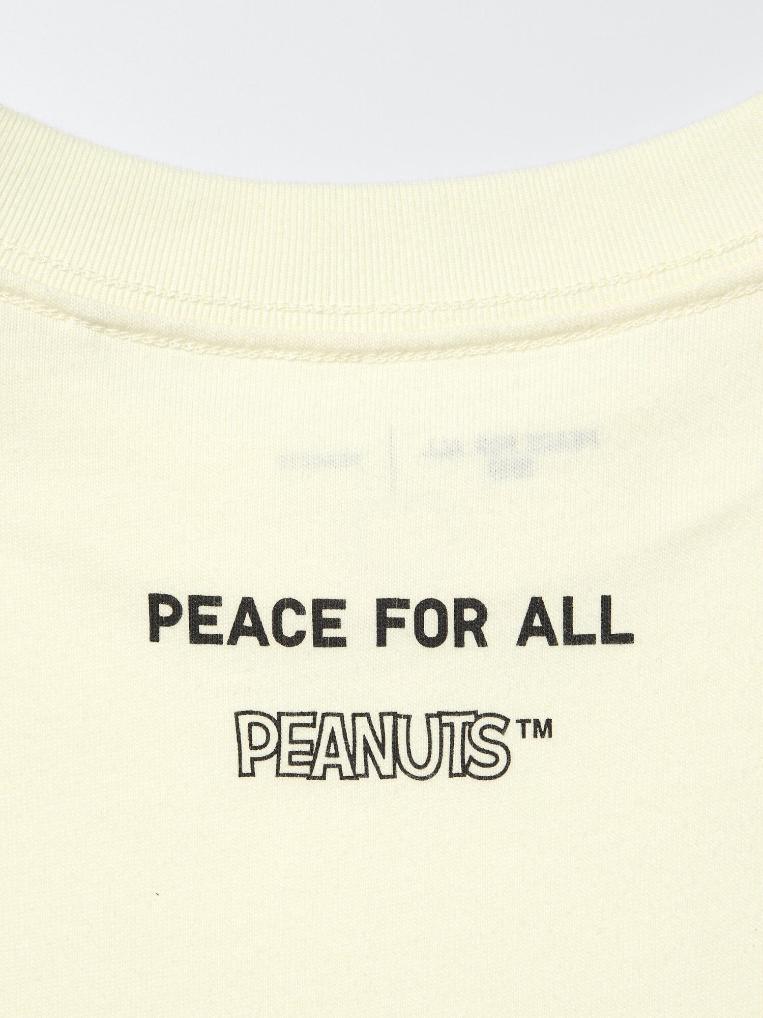 Футболка с принтом «PEACE FOR ALL» (с коротким рукавом, крой регуляр) PEANUTS