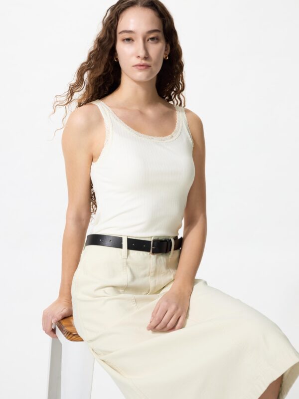 Топ из мягкого модала с ажурными вставками