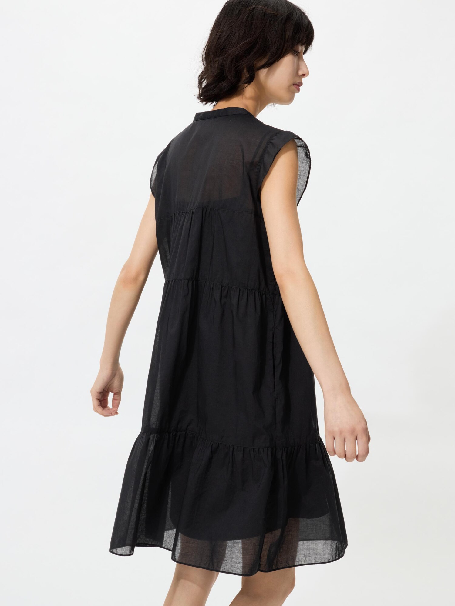 Платье из легкого хлопка с ярусной юбкой (без рукавов)