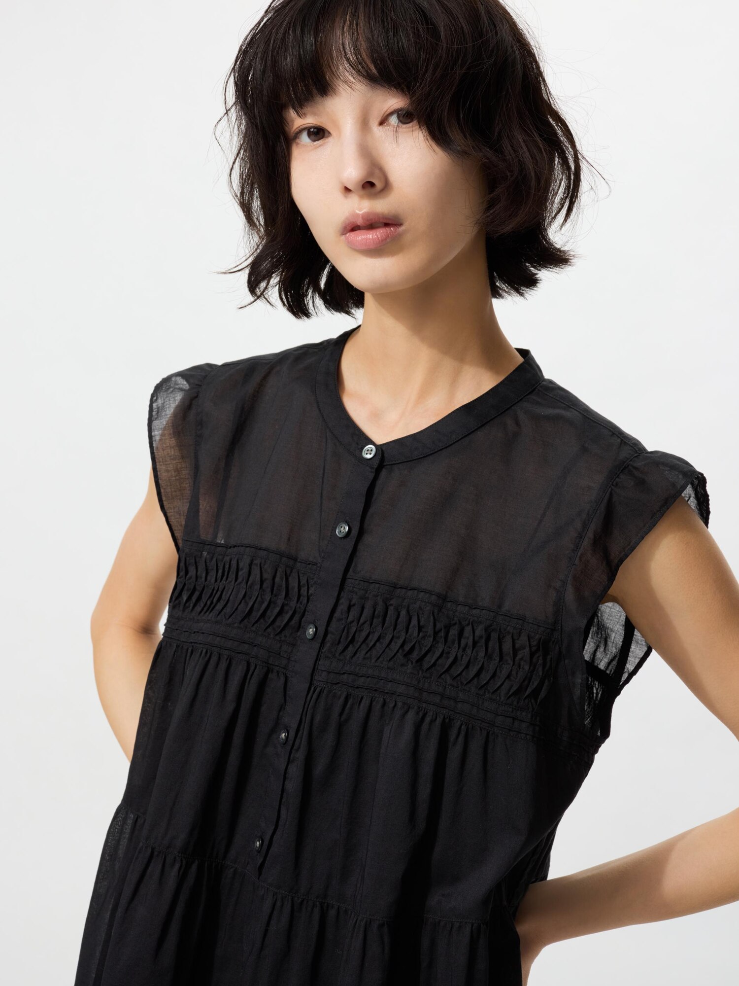 Платье из легкого хлопка с ярусной юбкой (без рукавов)