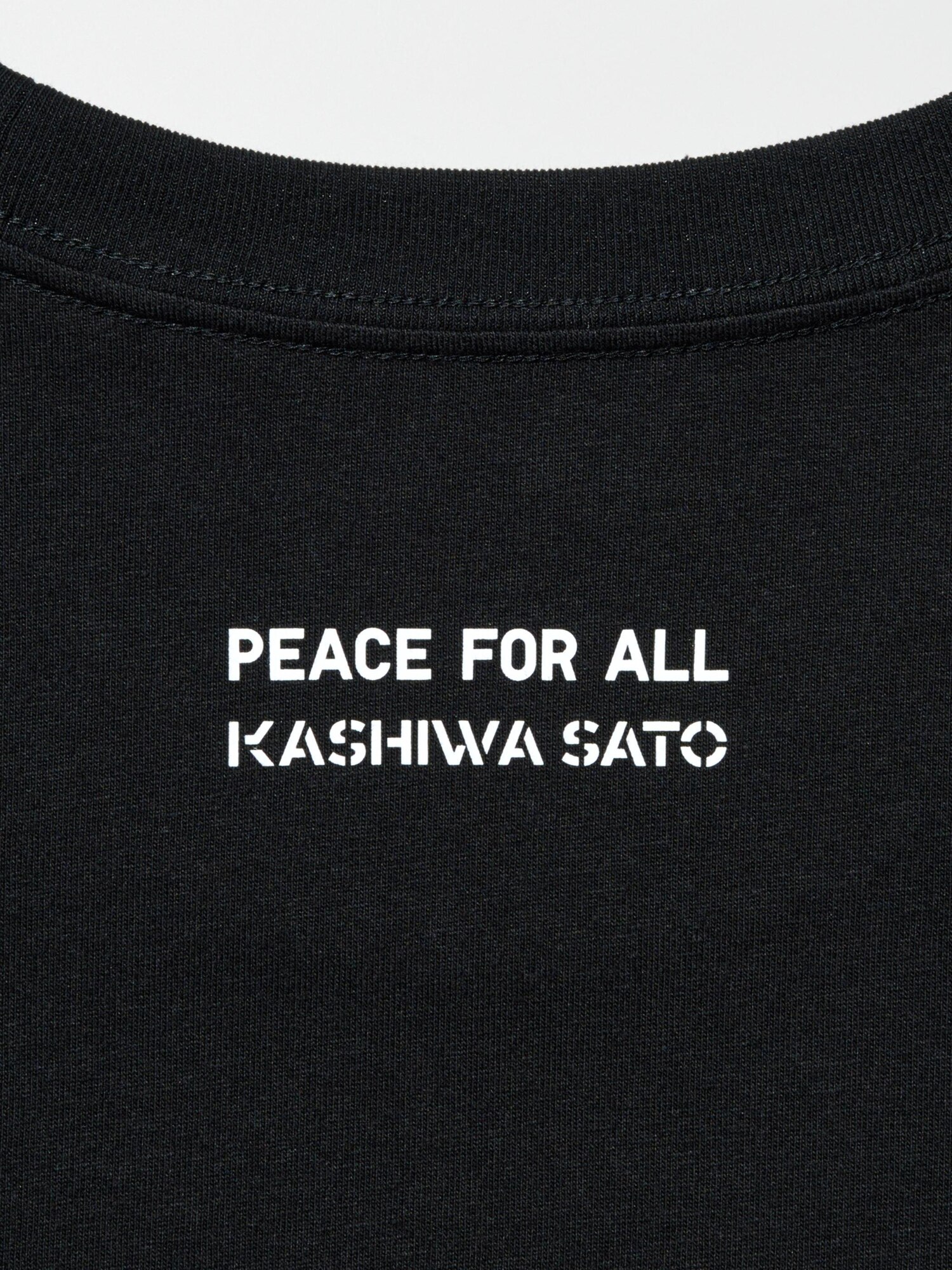 Футболка с графическим принтом PEACE FOR ALL (с коротким рукавом, прямой крой) Касивы Сато