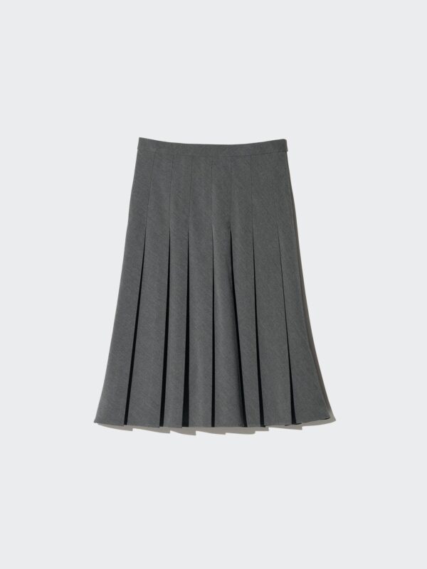 Широкая юбка-плиссе длиной миди (длина юбки 67–71 см)